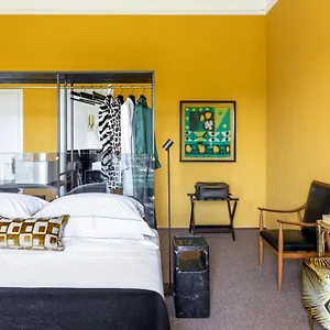 3* Ξενοδοχείο 4f Boutique
